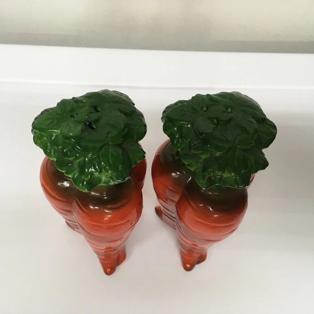 Vintage Bunch of Carrots Ceramic Salt and‎ Pepper Shakers Japan Kitschy 6